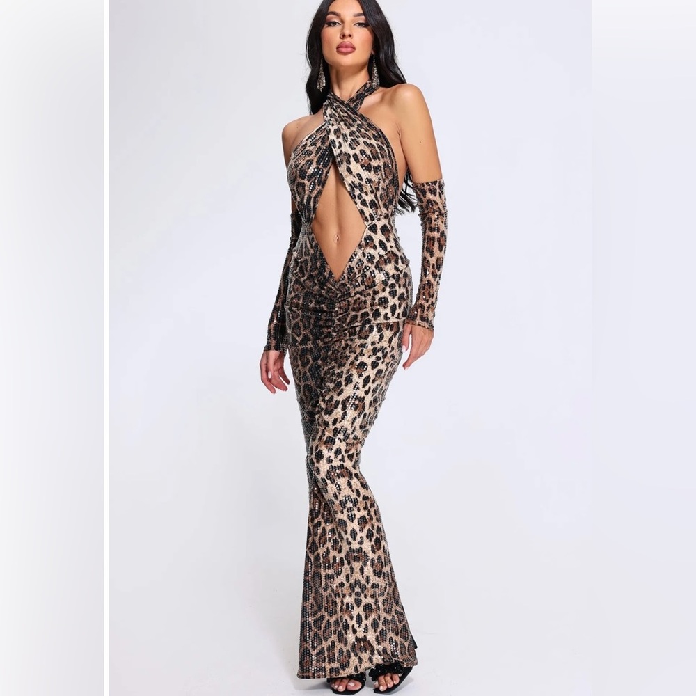 BELLA BARNETT Wilburta Halter Sequin Dress. NEW WITH TAGS